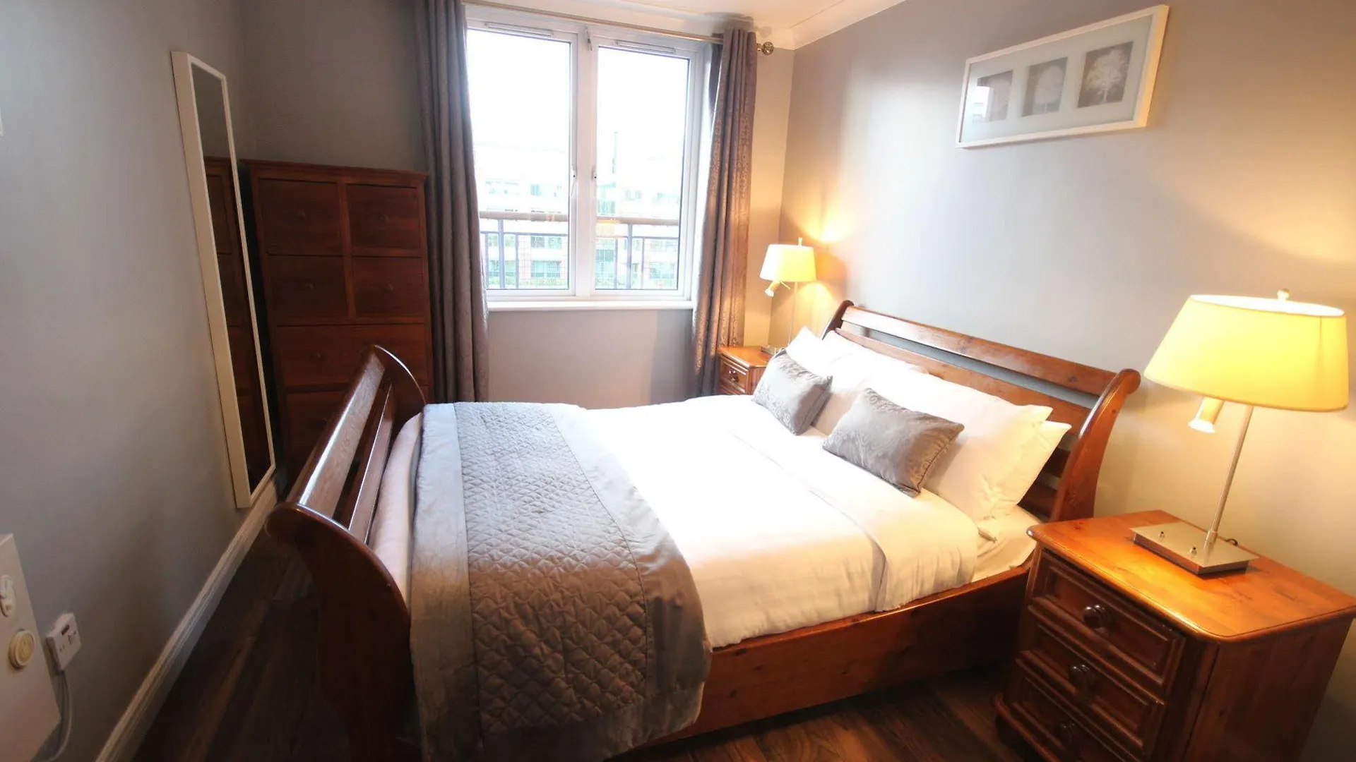 Ifsc Dublin City Apartments Hotel